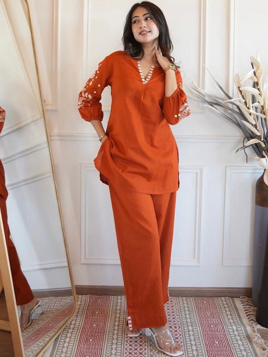 Women Ethnic Motifs Embroidered Regular Thread Work Kurti with Trousers