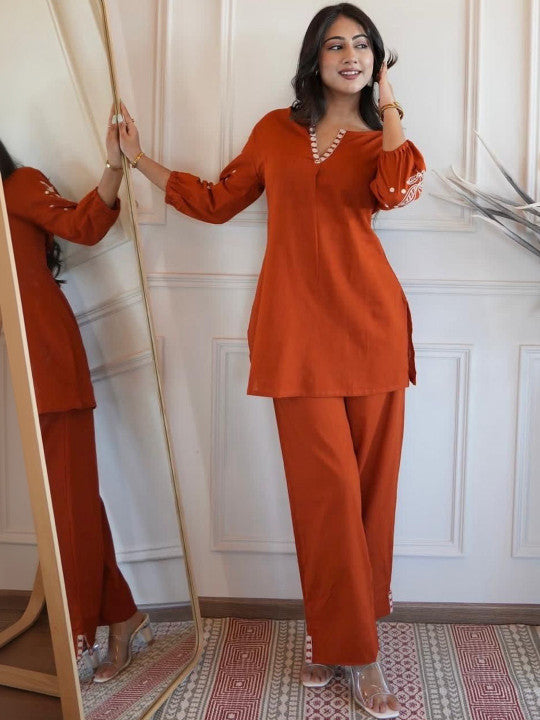 Women Ethnic Motifs Embroidered Regular Thread Work Kurti with Trousers